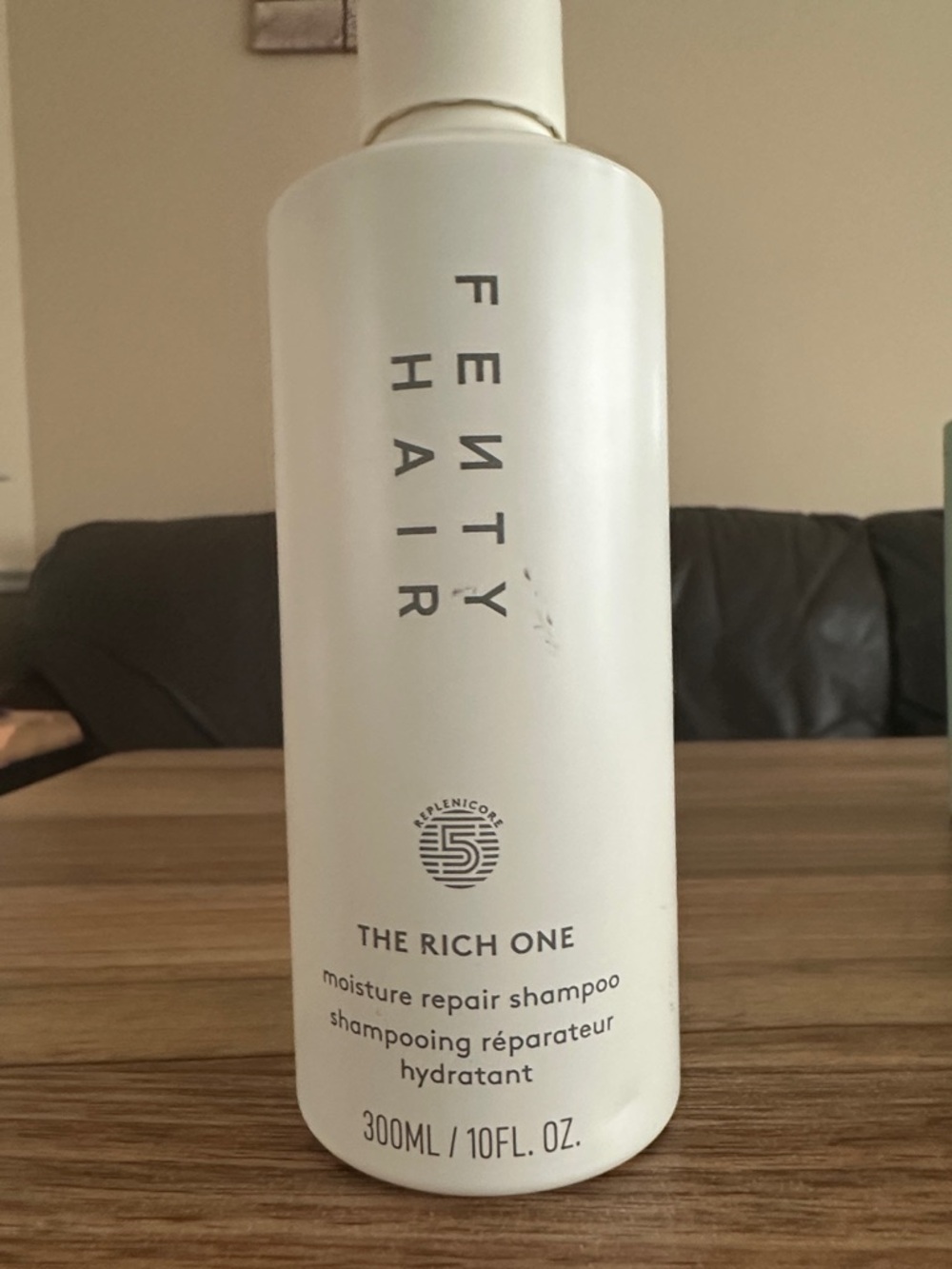 Fenty Beauty Hair The Rich One Moisture Repair Shampoo - White
